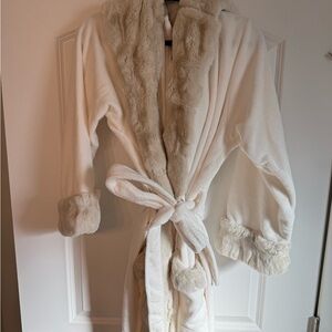 NEW - Pottery Barn Cream Robe with Faux-Fur Trim